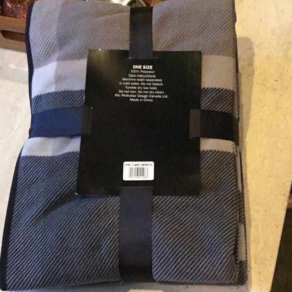 Fleece Shawl - Picture 4 of 4